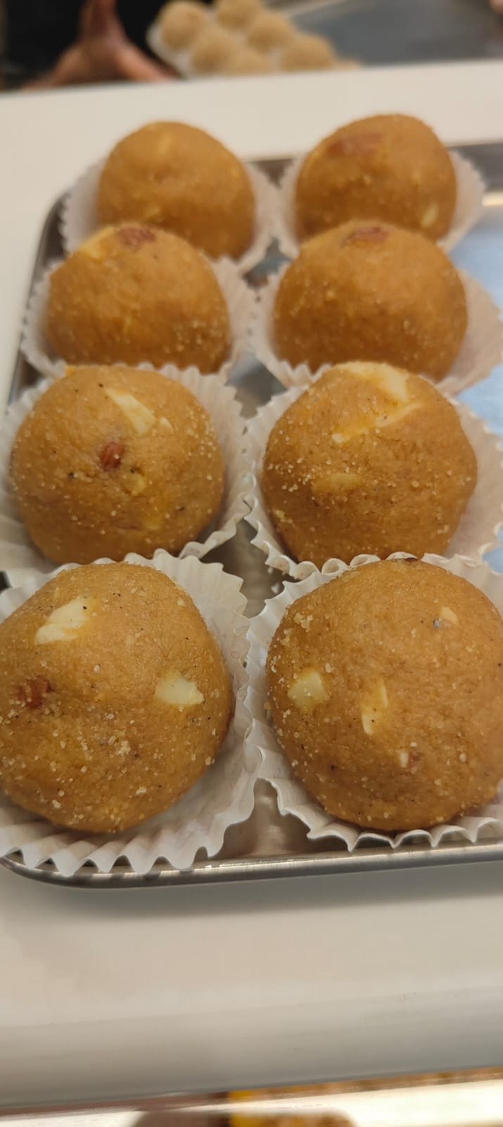 Dry Fruit Besan Laddu